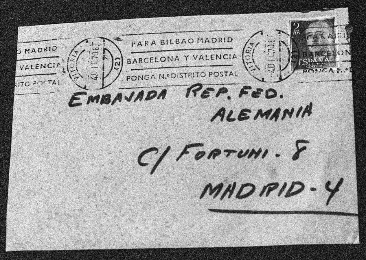 Reproducción del sobre de la carta de Eugenio Beihl, cónsul honorario de Alemania en San Sebastián secuestrado por ETA, al embajador federal en Madrid, pidiendo ayuda para su liberación.