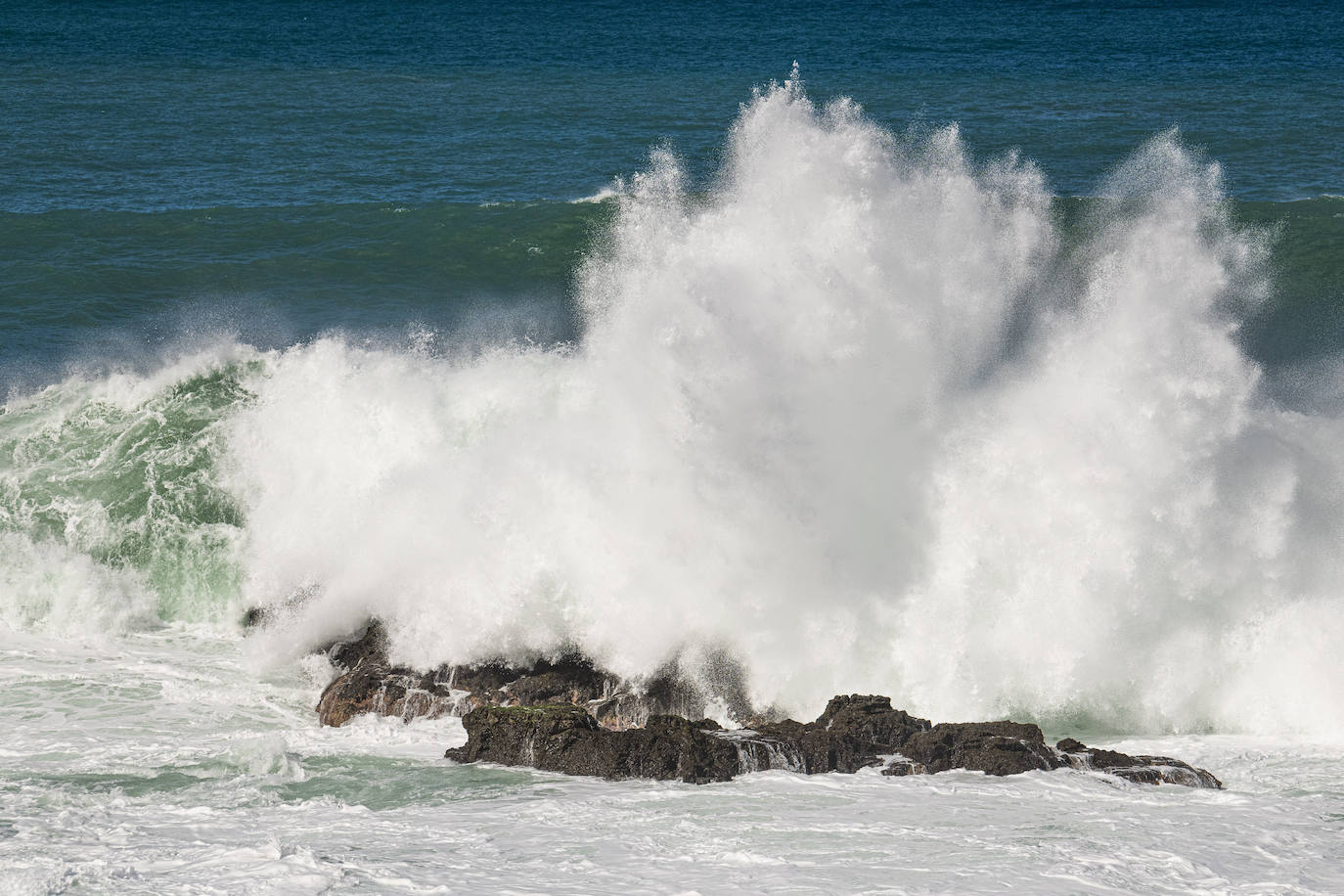 Fotos: El oleaje golpea con fuerza la capital grancanaria