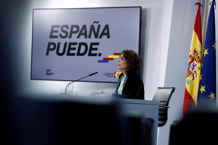 La portavoz del Gobierno, Marías Jesús Montero, en la rueda de prensa de este martes en Madrid. 
