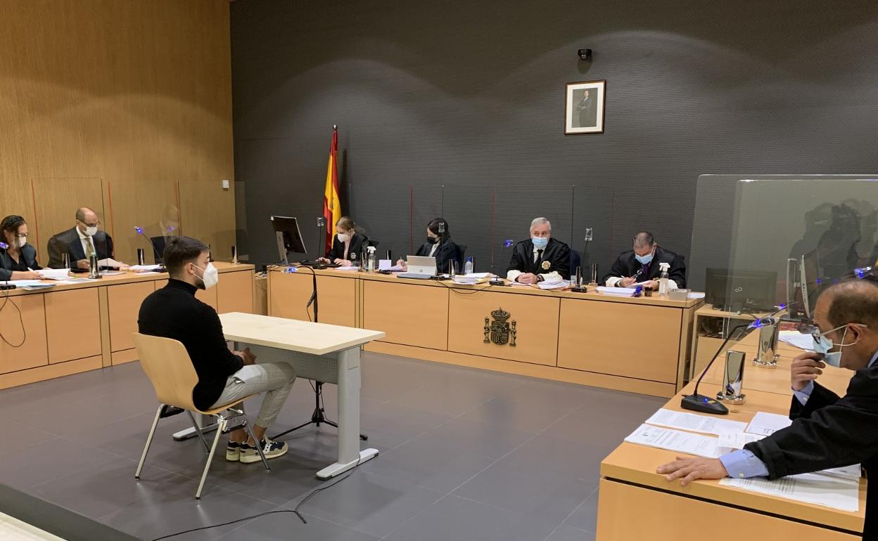 En la imagen, el acusado durante su declaración ante la Sección Segunda de la Audiencia Provincial. 