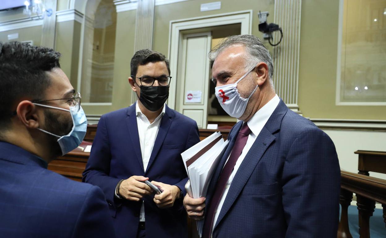 Ángel Víctor Torres en el pleno del Parlamento de este martes