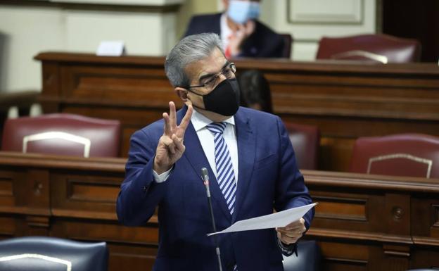 Canarias negocia un trato especial en agricultura de exportación y movilidad turística con el Reino Unido