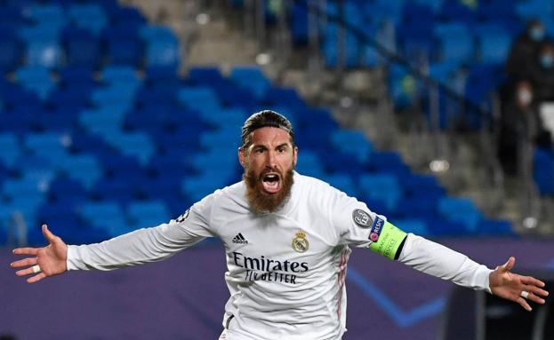 Sergio Ramos, celebrando un gol con el Real Madrid. 