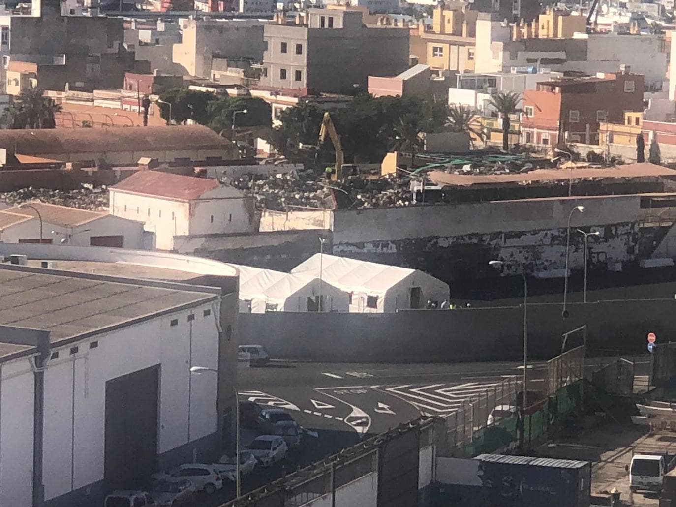 Fotos: Preparan los terrenos del Canarias 50 para acoger inmigrantes