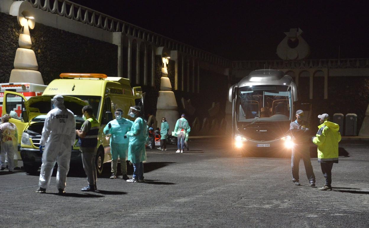 Operativo montado por la atención de un grupo de inmigrantes que llegó a El Hierro hace unos días. 