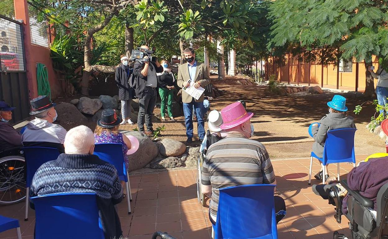 La Navidad llega a las residencias de mayores de Santa Lucía