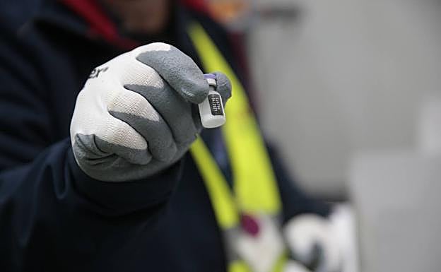 Imagen principal - Las Fuerzas Armadas traerán la vacuna por aire a Canarias