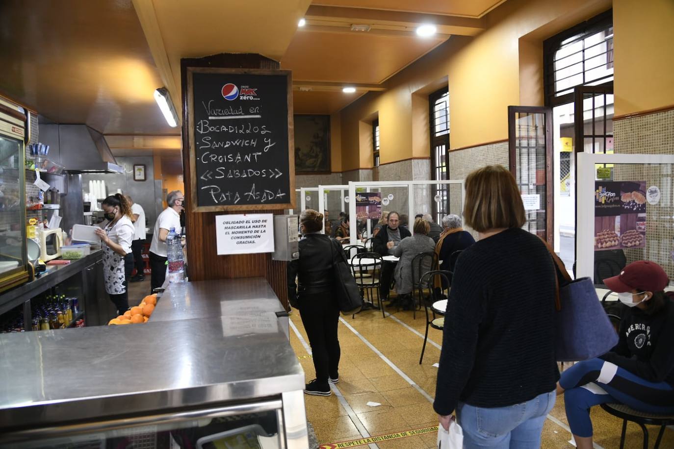 A la espera para comprar los primeros churros del año.