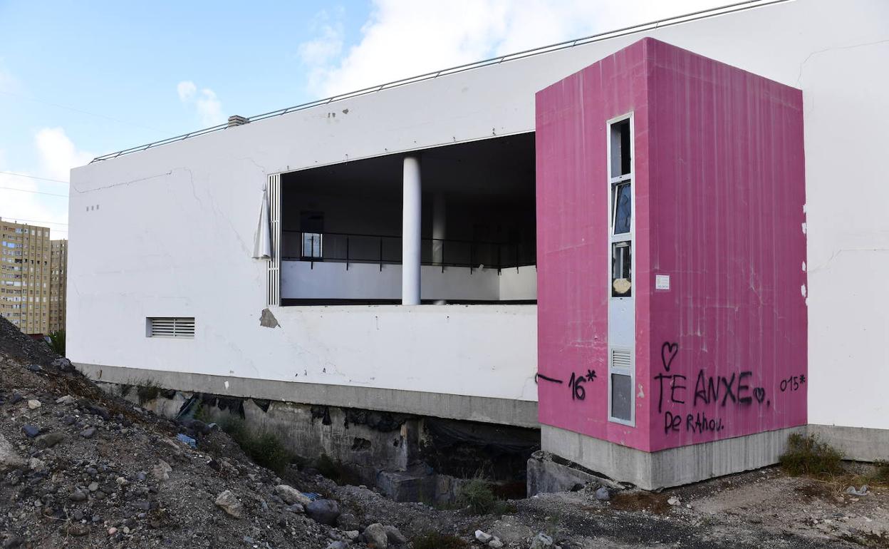 El edificio de la Casa de la Juventud sigue en estado de abandono. 