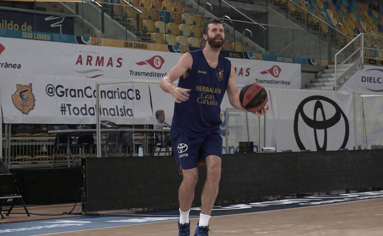 Shurna, durante el último entrenamiento de los amarillos antes de partir a Valencia. 