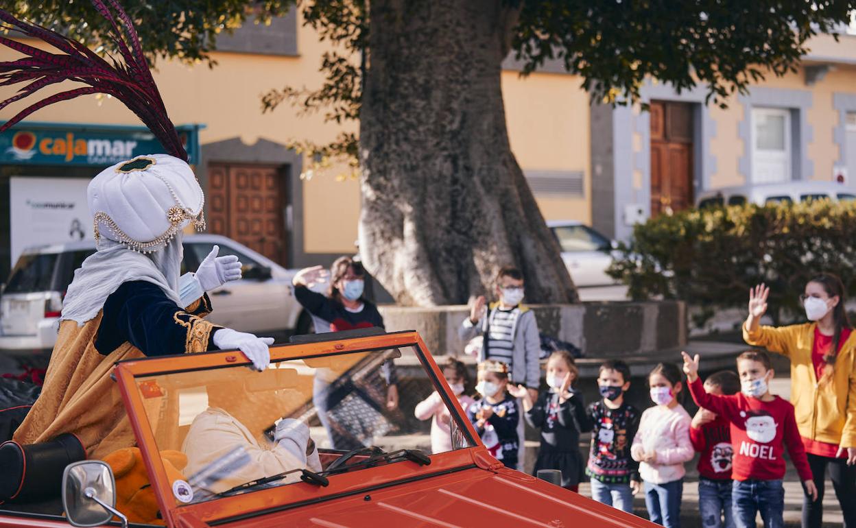 Los Reyes Magos recorren todos los barrios de la Villa de Moya