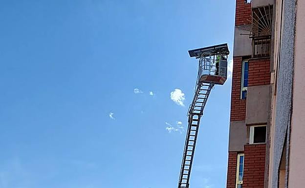 Evacuada por la azotea de su edificio tras sufrir un accidente doméstico en la capital grancanaria