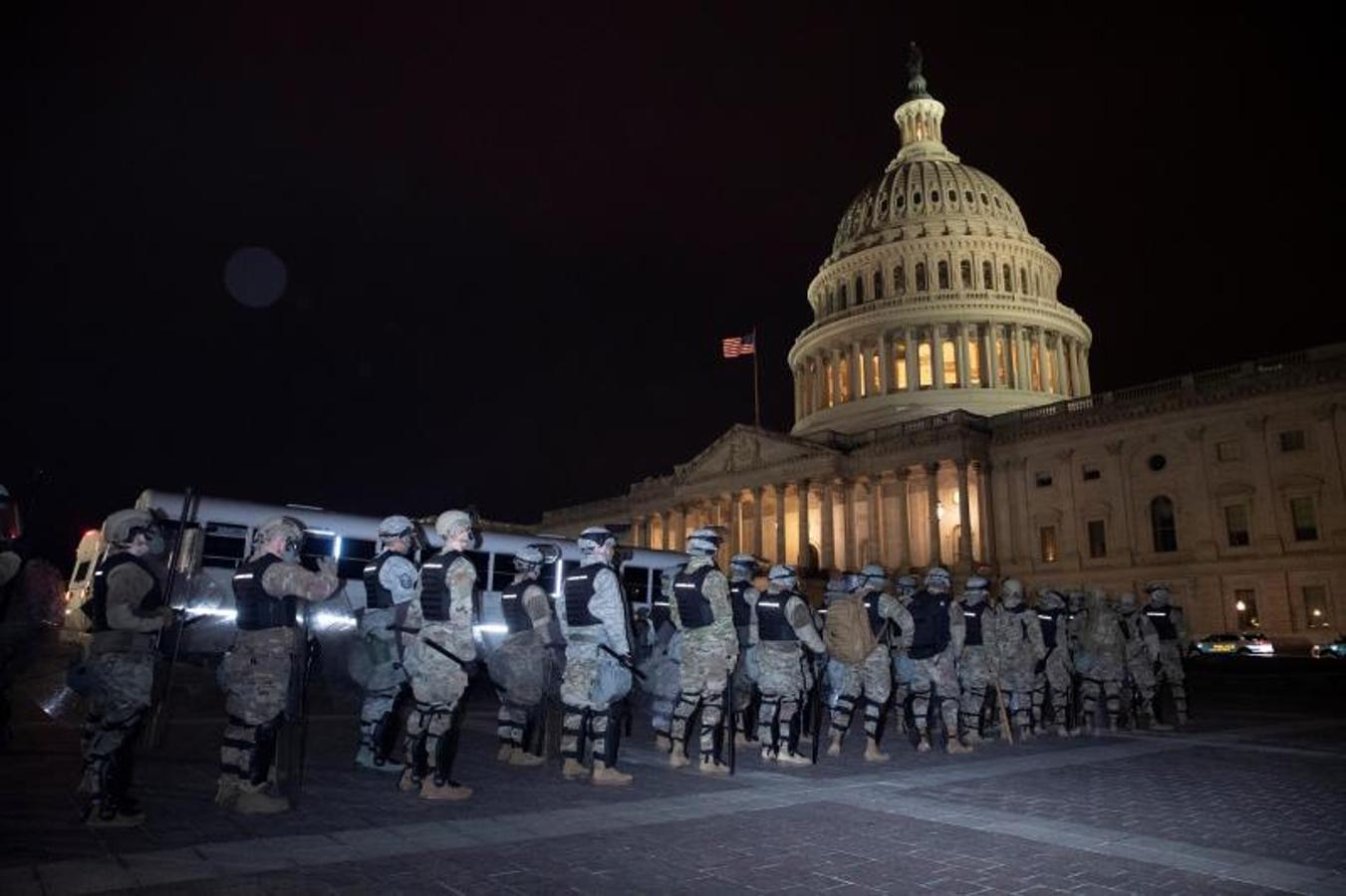 La Guardia Nacional se forma a las afueras del Capitolio