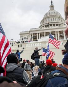 Imagen secundaria 2 - Seguidores de Donald Trump, junto al Capitolio. 