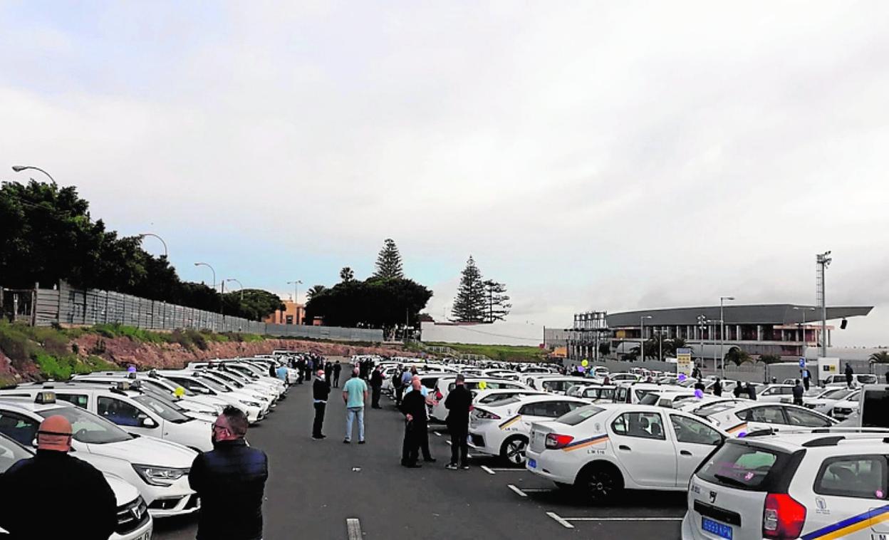 Concentración de protesta de taxis. 