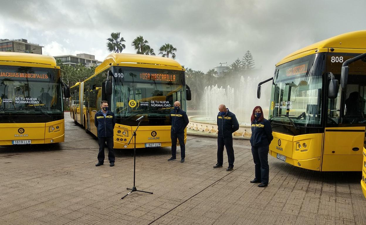 Presentación de las quince guaguas de dieciocho metros en la Fuente Luminosa. 