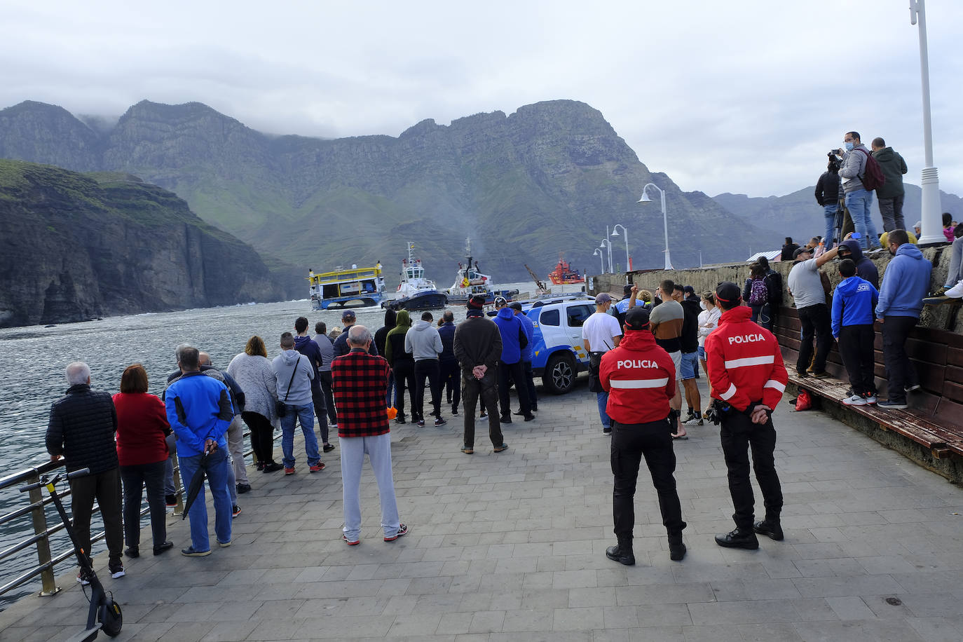 Fotos: Agaete sigue pendiente de las tareas de rescate del Bentago Express
