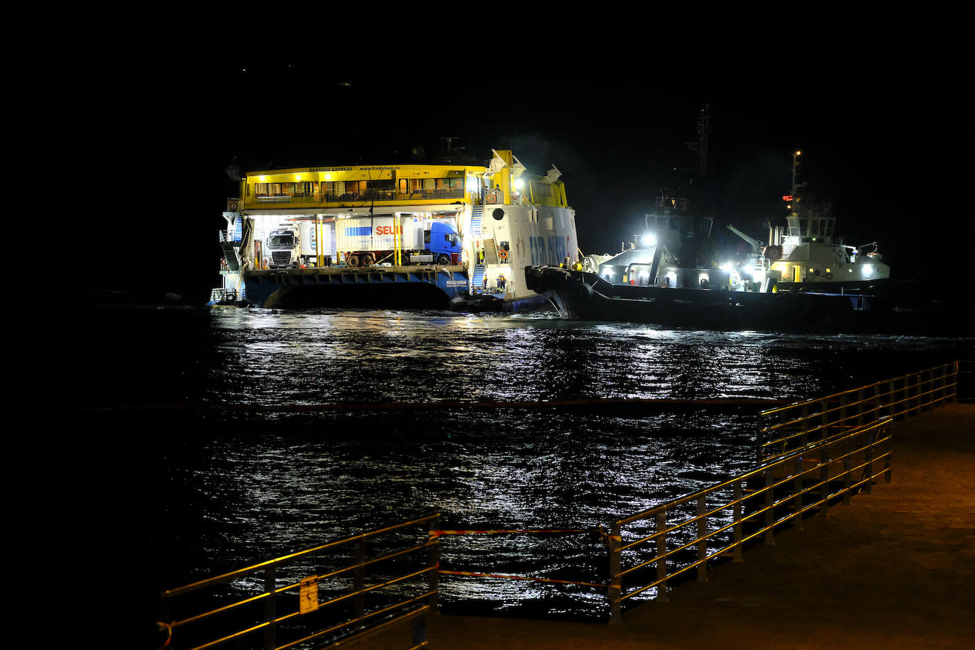 Fotos: Agaete sigue pendiente de las tareas de rescate del Bentago Express