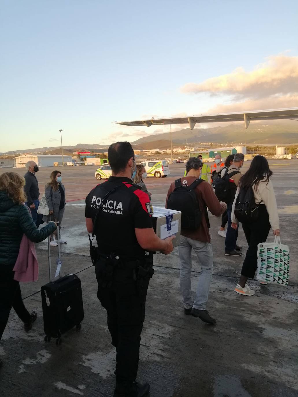 Fotos: Nuevo reparto de vacunas a las islas