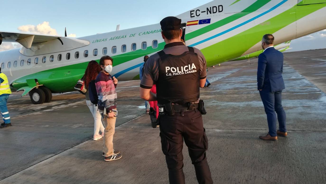 Fotos: Nuevo reparto de vacunas a las islas