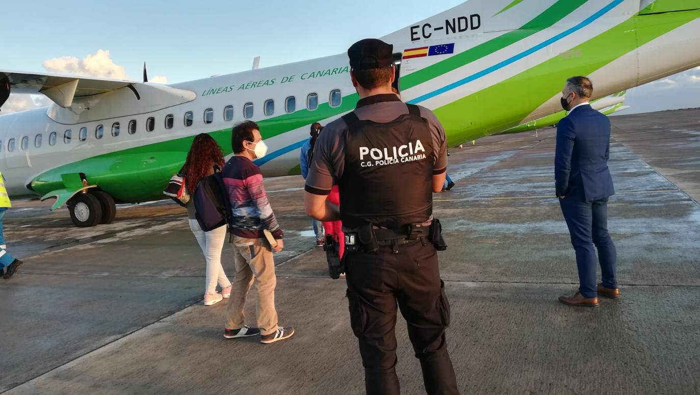 Fotos: Nuevo reparto de vacunas a las islas