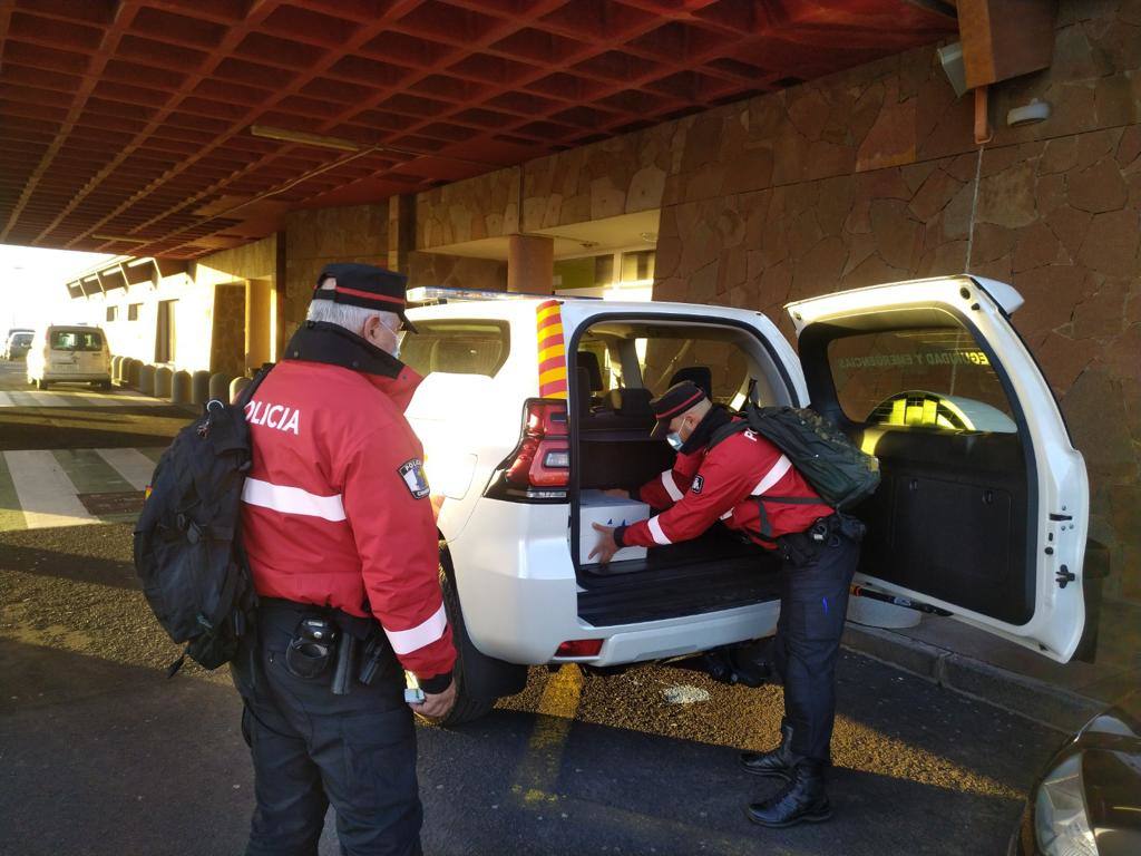 Fotos: Nuevo reparto de vacunas a las islas