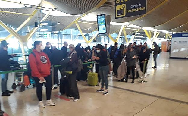 Imagen principal - Odisea para volar desde Madrid a Canarias