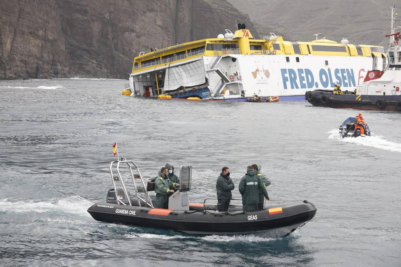 Fotos: Así está el ferri encallado en Agaete