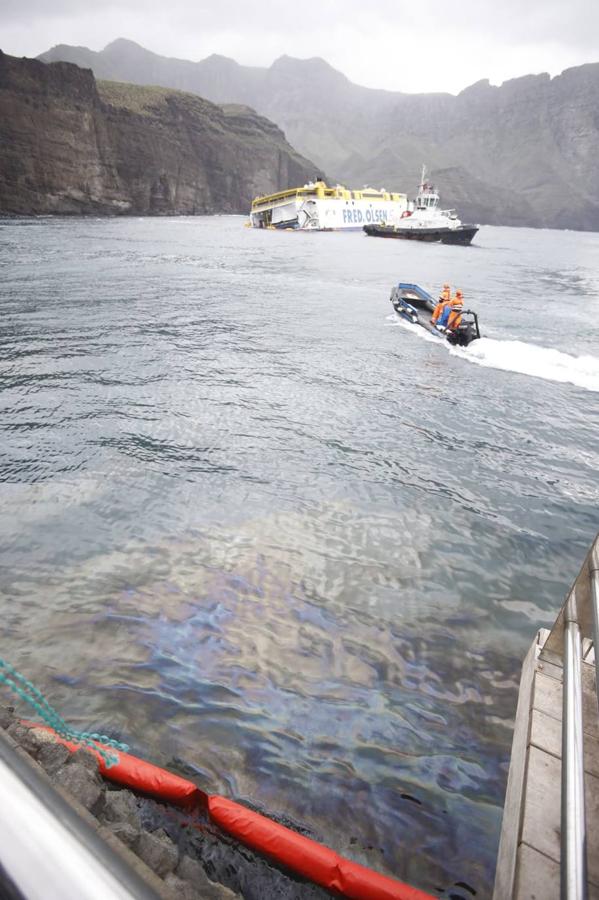 Fotos: Así está el ferri encallado en Agaete
