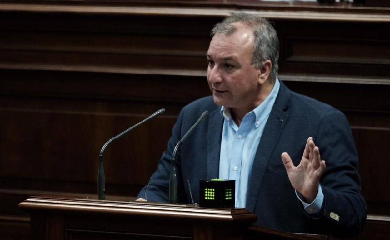 El portavoz parlamentario y Coordinador Territorial de Nueva Canarias (NC), Luis Campos