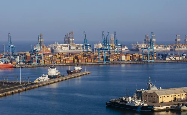 Las exportaciones de mercancías caen un 16,3% en Canarias