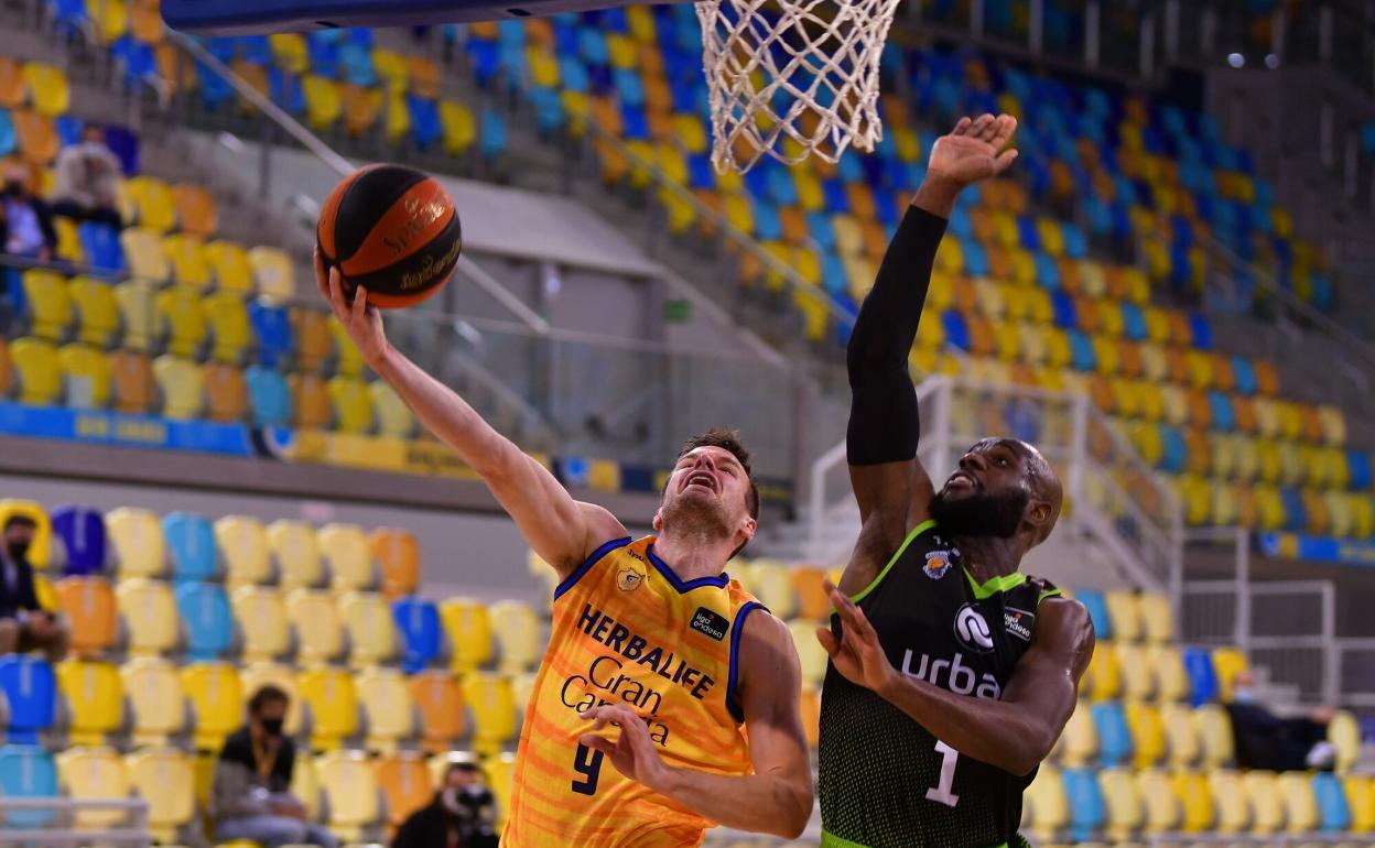 Imagen del partido de la ida, donde los amarillos se impusieron por 87-71. 