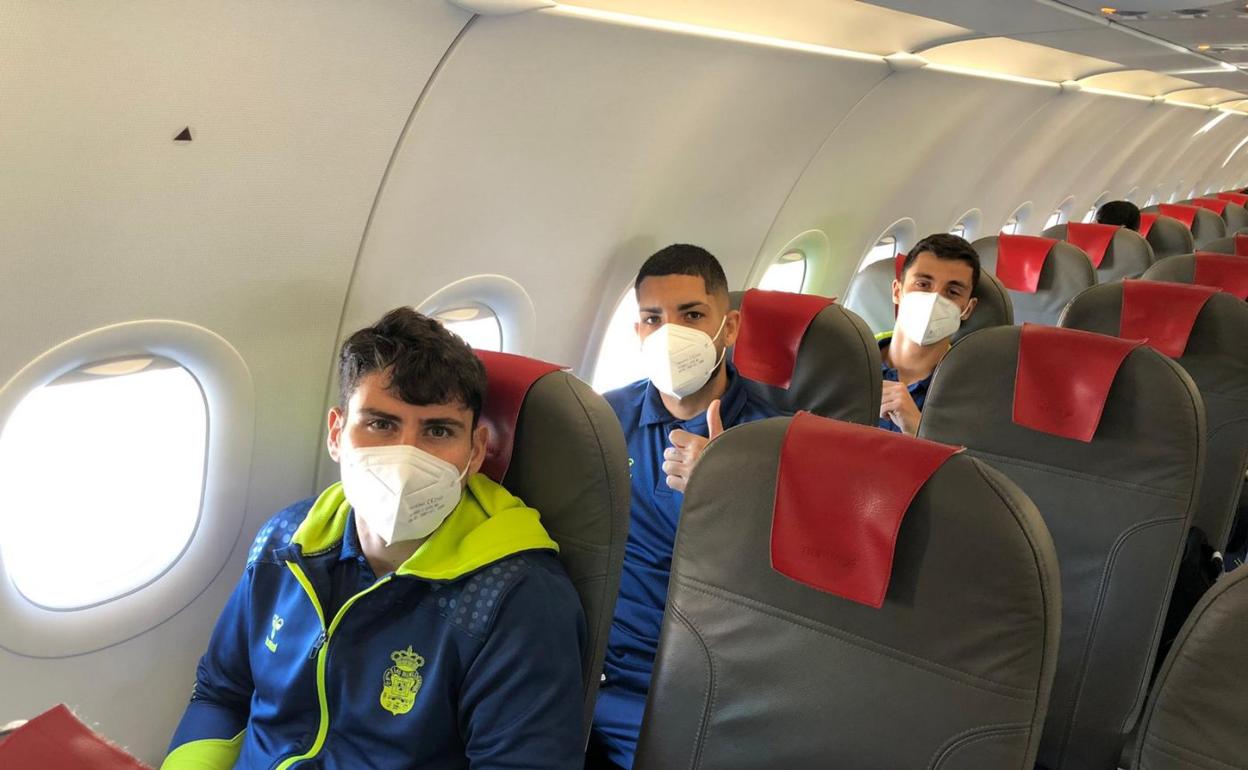 Sergio Ruiz y Álex Suárez, imprescindibles en el once de la UD, ayer, durante el viaje a Burgos. 