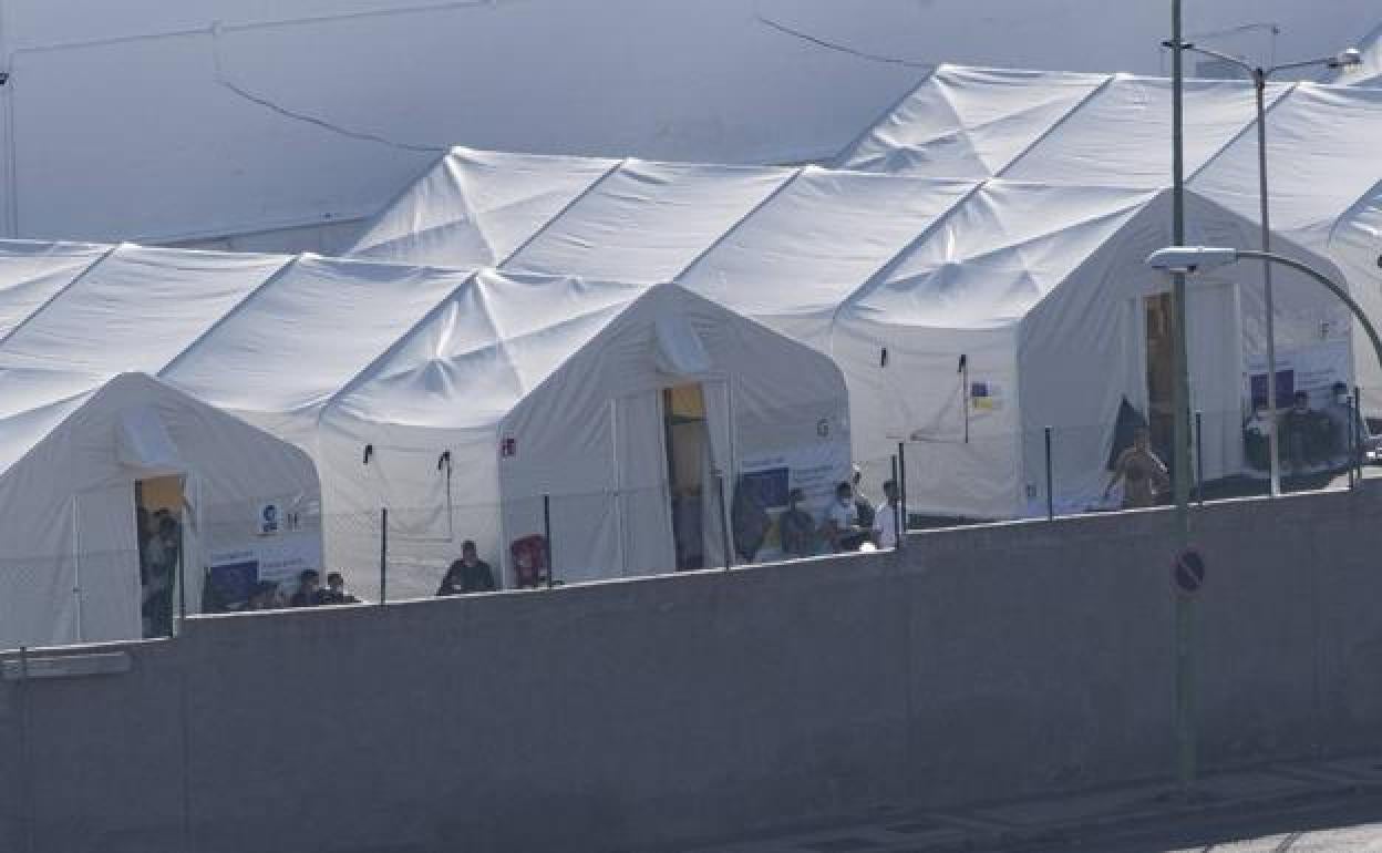 Imagen del campamento para migrantes montado en La Isleta, dentro de las instalaciones militares.