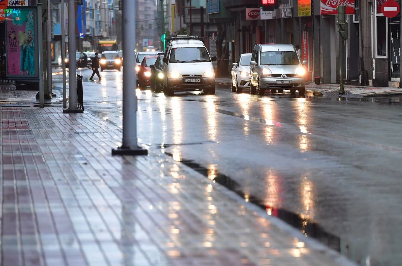 LLuvia en la capital grancnaria, este jueves. 