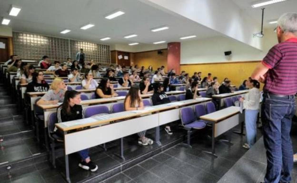 Más de la mitad del profesorado, 863, es personal laboral, y el 75% de ellos trabaja a tiempo parcial