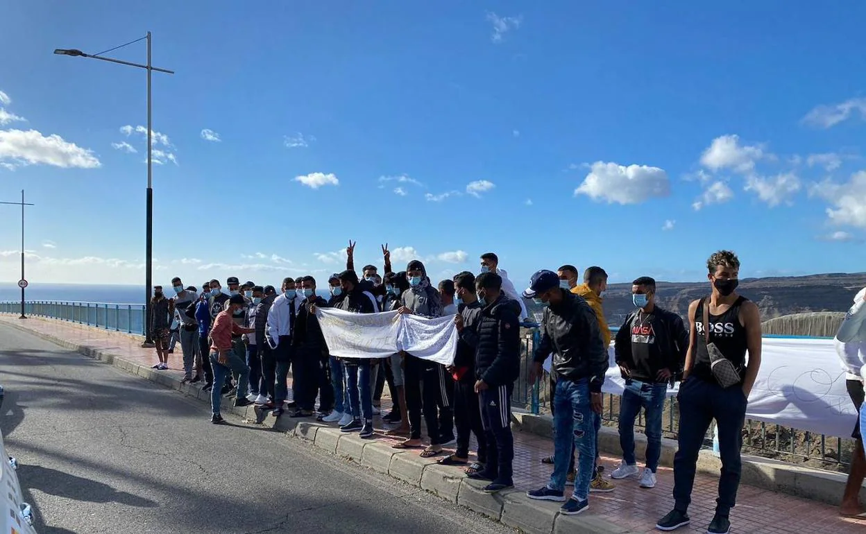 Imagen del grupo de inmigrantes que se manifestó hoy en Puerto Rico. 