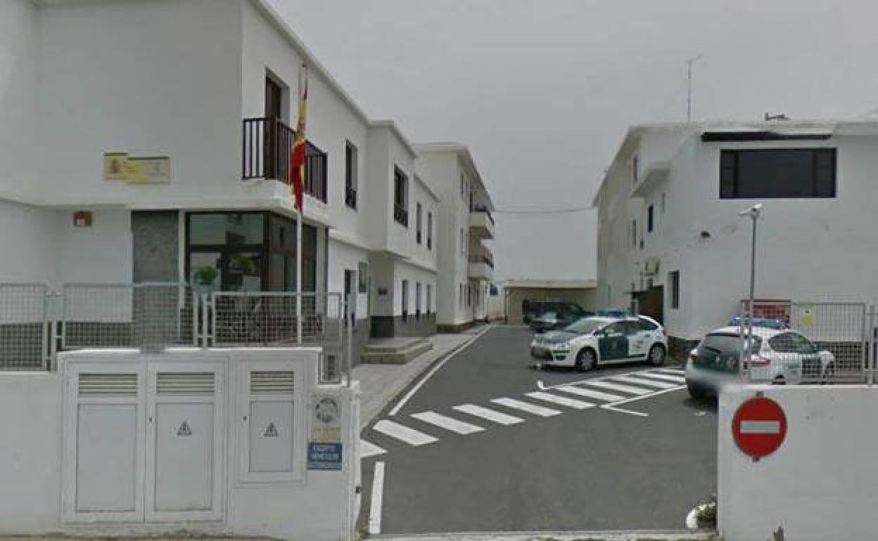 Intentan entrar a la fuerza en una pizzería de Tías en estado de embriaguez y sin mascarilla