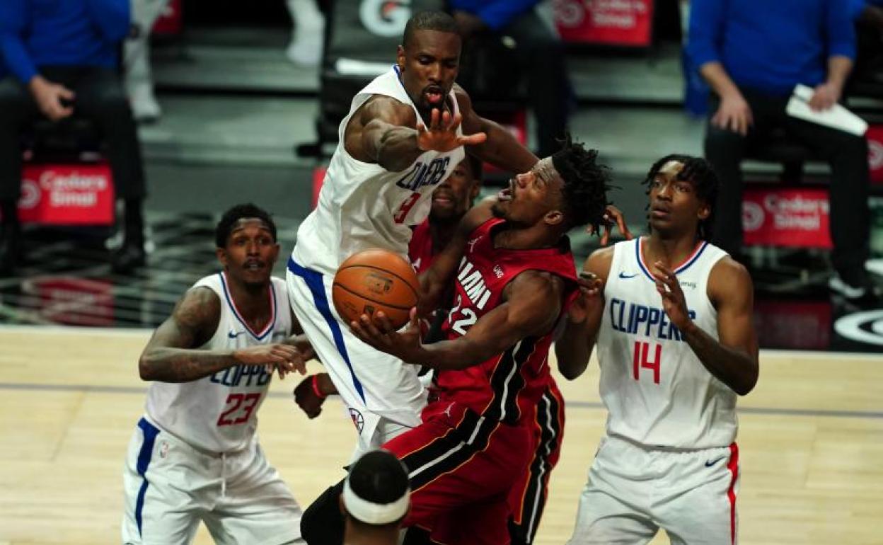 Randle, Beal y Westbrook animan la noche en la NBA
