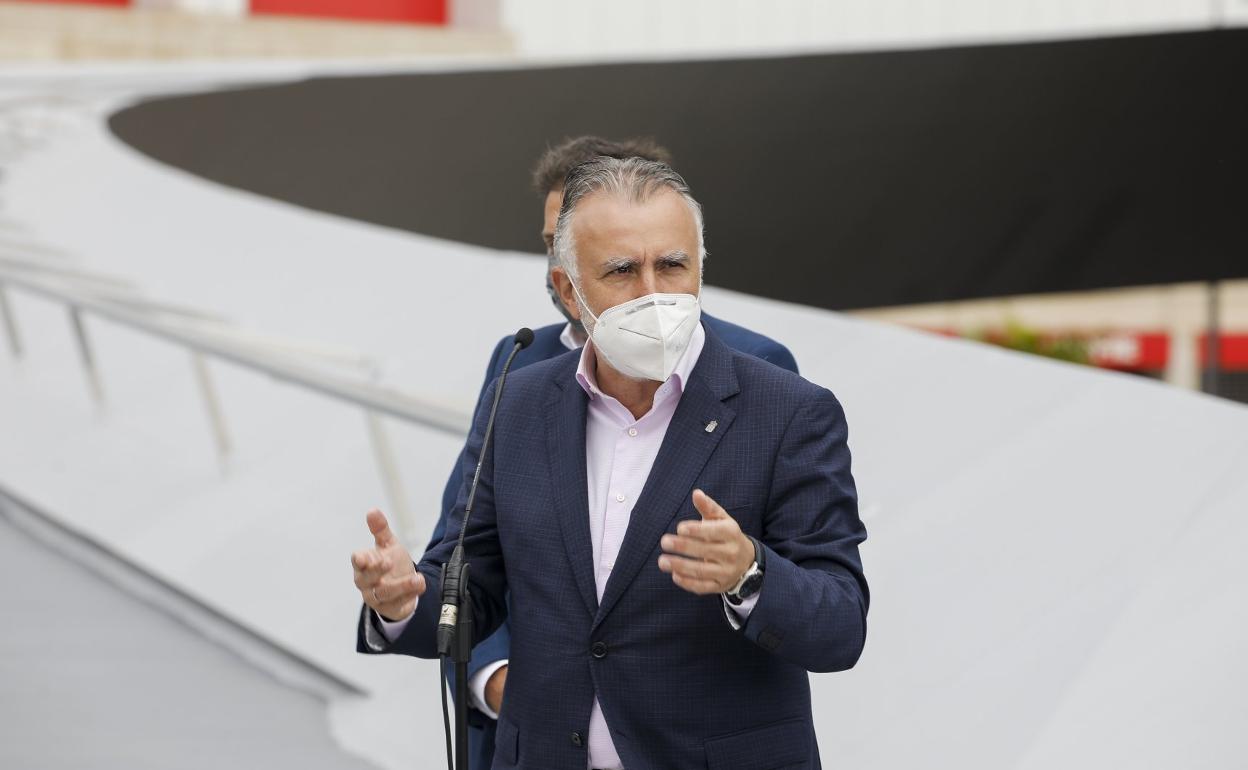 Torres, este sábado en la inauguración de la pasarela Onda Atlántica, en la capital grancanaria. 