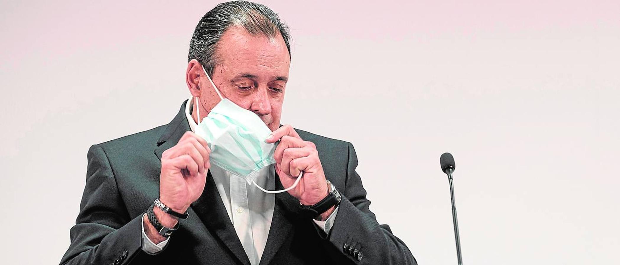 La Consejería de Sanidad acordó, tras analizar la evolución de los indicadores elevar a la isla de Tenerife a nivel de alerta 2 y bajar a este mismo nivel a Gran Canaria, mientras que El Hierro y Fuerteventura pasan a nivel 1. Permanecen sin cambios las islas de Lanzarote y La Graciosa, que continúa en nivel 4, y La Palma y La Gomera en nivel 1.