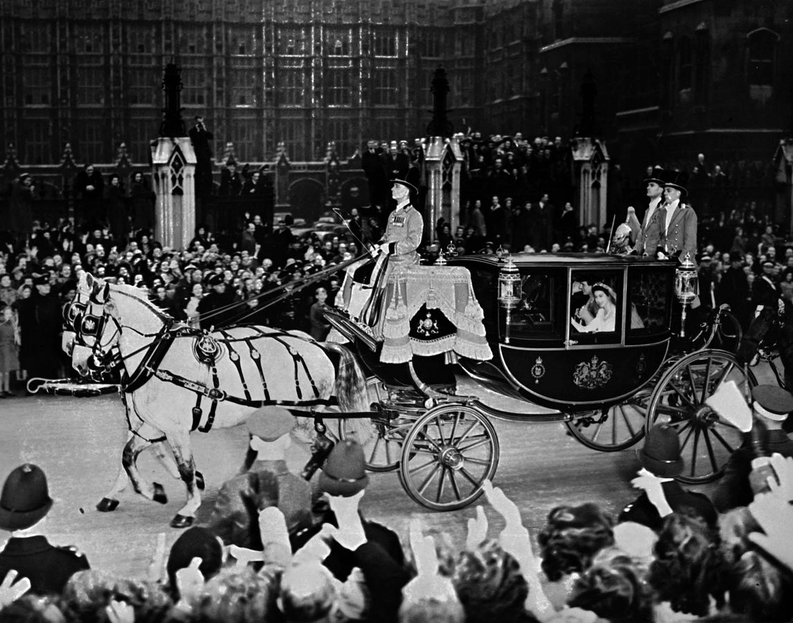 Carruaje real tras la boda entre Ísabel II y el príncipe Felipe en 1947.