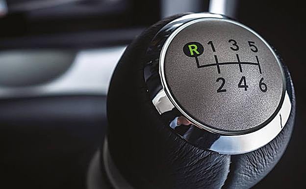 En qué casos está permitido circular marcha atrás