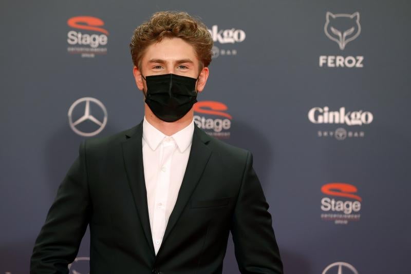 El joven actor Patrick Criado posa para los medios gráficos.