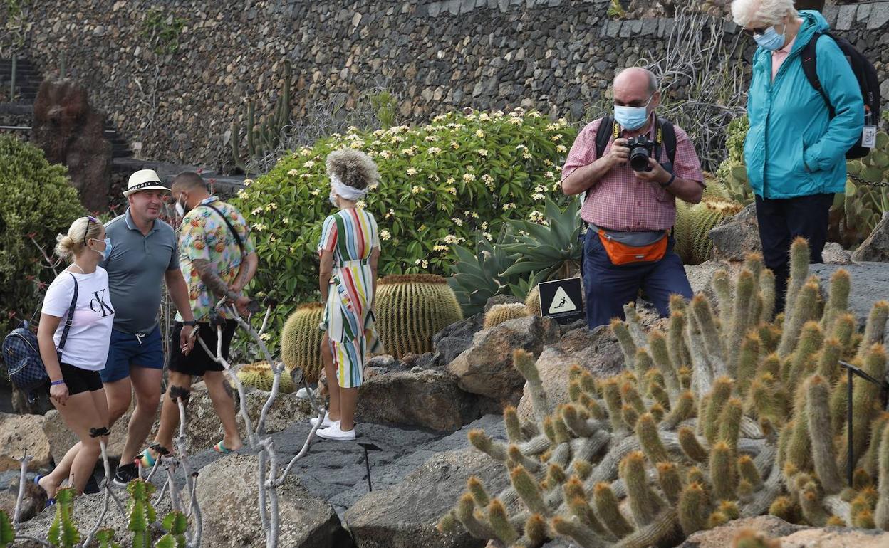 Imagen de turistas en la isla de Lanzarote. 