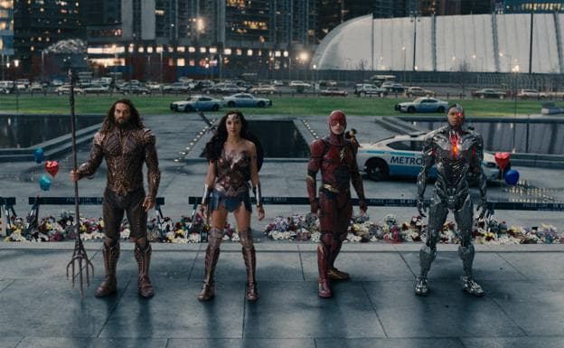 Aquaman, Wonder Woman, Flash y Cyborg, en un fotograma.