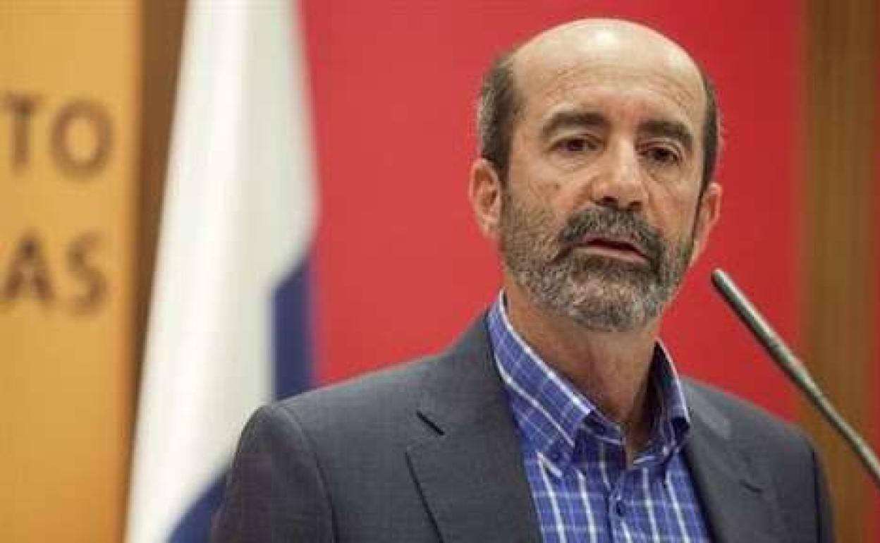 El Parlamento designa a Santiago Pérez como senador autonómico