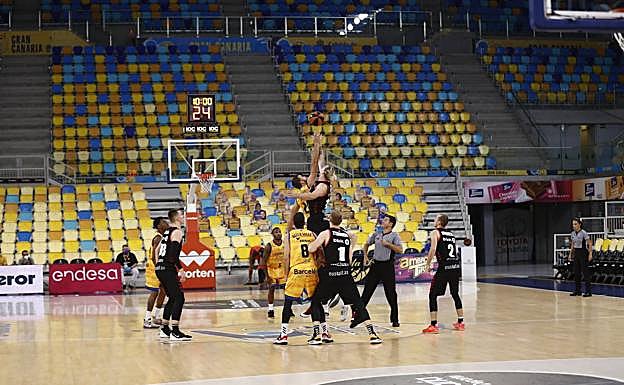 El Granca, de local y en un Arena limpio de espectadores.