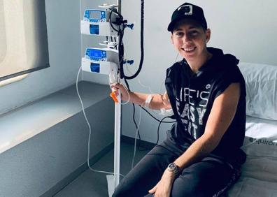 Imagen secundaria 1 - 1. Juan Espino, en los actos promocionales de su última pelea celebrada en septiembre pasado en Abu Dabi 2. Carla Suárez, durante su tratamiento tras serle detectado un cáncer 3. Zeus de Armas.