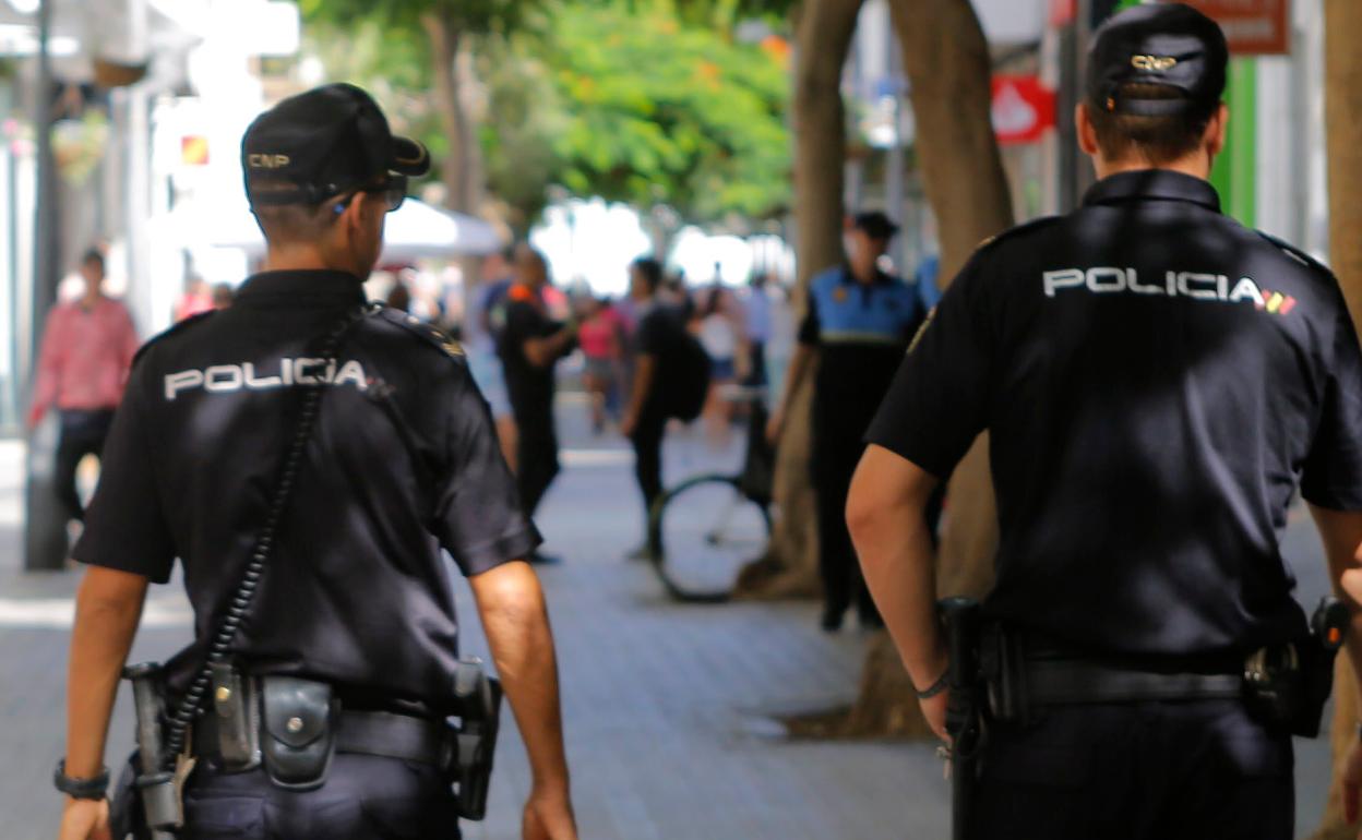 Más de 4.600 policías, guardias civiles y militares han recibido la primera dosis de vacuna en Canarias